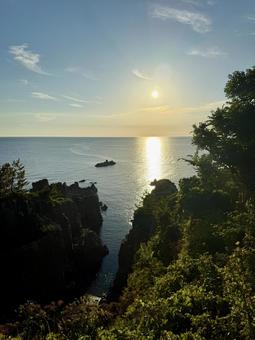 The Sea of Japan and cliffs seen from Tojinbo in Fukui Prefecture in the evening, JPG