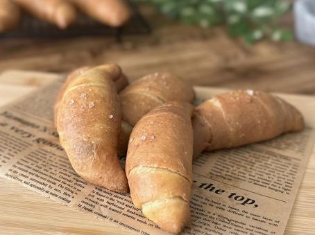 塩パン 塩パン,パン,焼きたてパンの写真素材