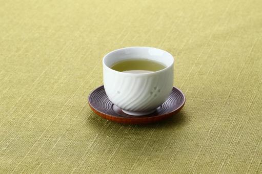緑の敷物_茶たくと湯呑み 緑の敷物_茶たくと湯呑みの写真
