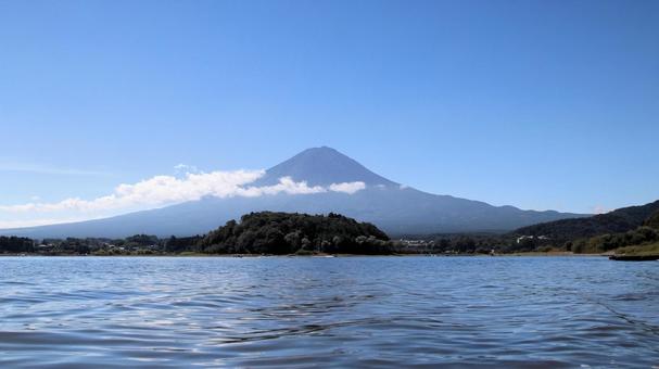 河口湖畔から望む初秋の富士山 富士山,初秋,9月の写真素材