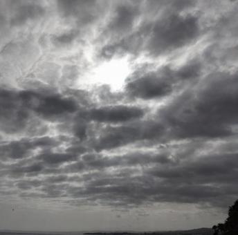 夏の終わりの曇り空 夏の終わりの曇り空の写真