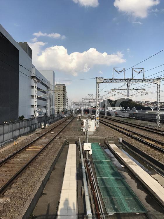新幹線の線路～新横浜駅～ 鉄道,列車,交通機関の写真素材