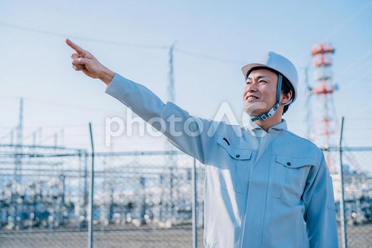 電気工事士・電力会社・作業着を着た男性 電力会社,電気工事士,作業員の写真素材