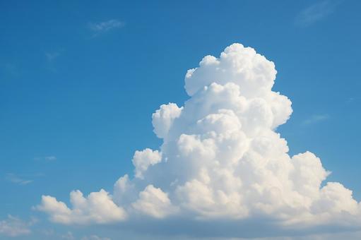 青い空と積乱雲 青い空と積乱雲の写真