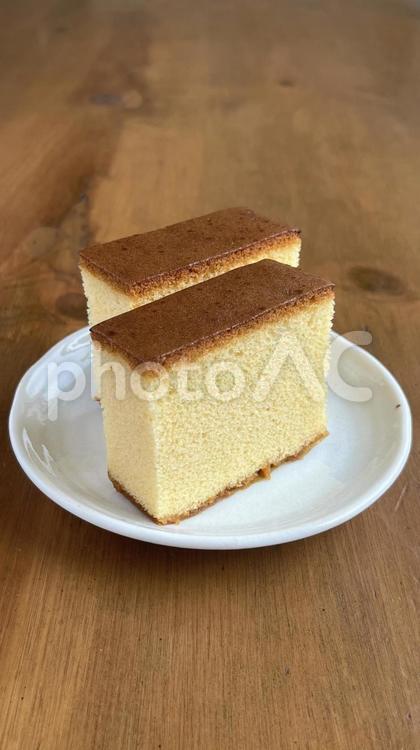 カステラ（2切れ、左向き、タテ） カステラ,スイーツ,デザートの写真素材