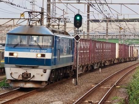 EF210型 総武線貨物列車 幕張本郷駅 EF210型 総武線貨物列車 幕張本郷駅 ef210,ef210ー107,桃太郎の写真素材