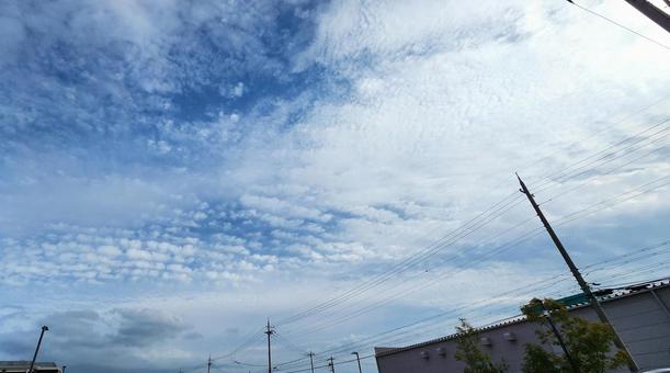 電線と青空と雲 電線と青空と雲 空,青空,晴れの写真素材