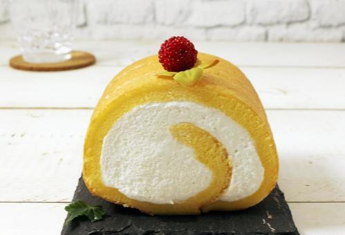 ふわふわロールケーキ ふわふわロールケーキ ロールケーキ,デザート,クリームの写真素材