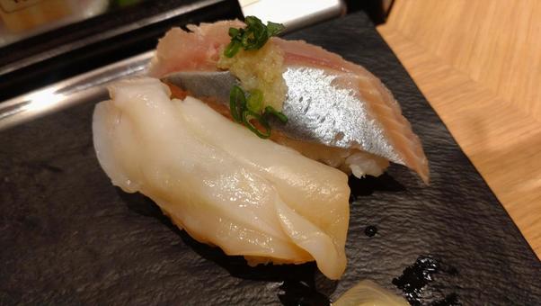 握りずし　二貫　アジ　貝　アジのにぎり　 握りずし,ランチ,ディナーの写真素材