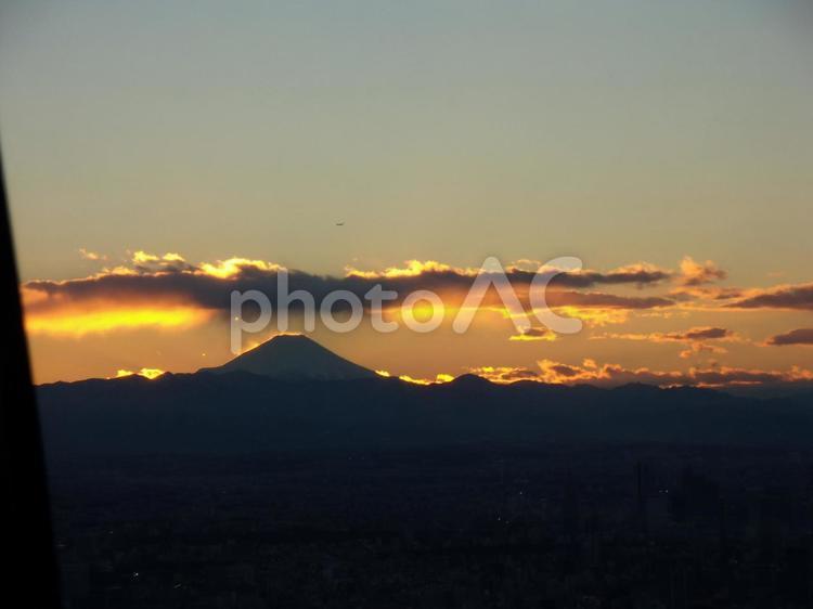 冬の富士山と夕日 夕日,富士山,空の写真素材