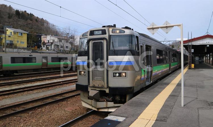 JR北海道小樽駅とキハ201系気動車 jr北海道,小樽駅,小樽駅ホームの写真素材
