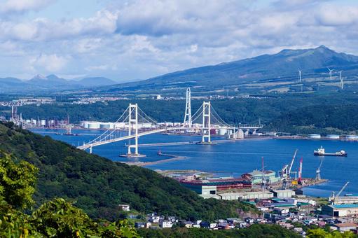 測量山から見た白鳥大橋 測量山から見た白鳥大橋の写真