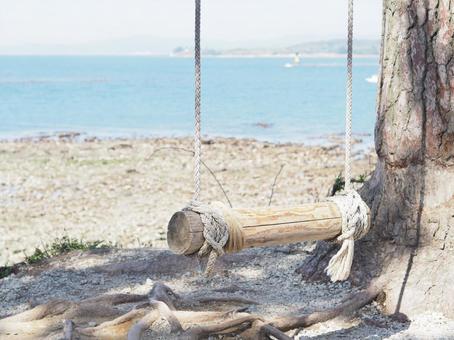 島のブランコ 島のブランコ 日間賀島,ブランコ,海の写真素材