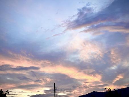 夕闇迫る、西の空 夕闇迫る、西の空 空,夕暮れ,夕焼けの写真素材