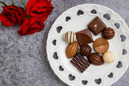 赤色の薔薇とチョコレート 赤色の薔薇とチョコレート バレンタインデー,チョコレート,バレンタインの写真素材