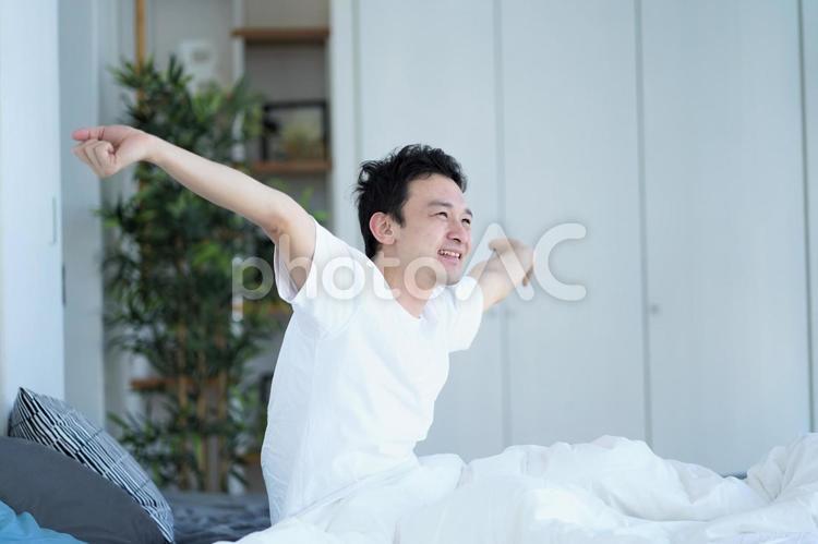 寝起きの男性 男性,睡眠,寝るの写真素材