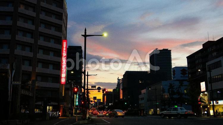 岡山市の夕方の風景 岡山市,夕方,マジックアワーの写真素材