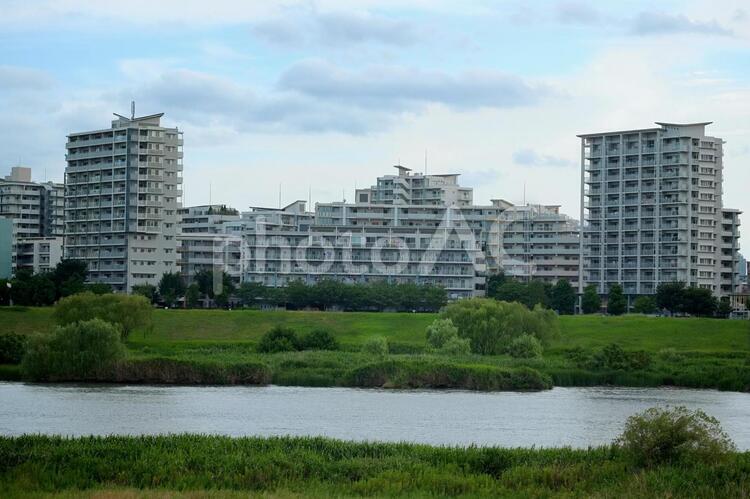 町並み マンション,緑,公園の写真素材