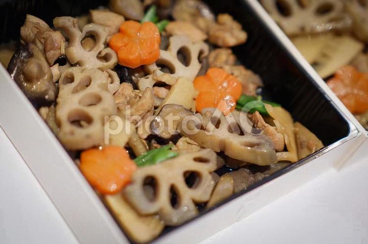 手作りのお節料理に詰めた彩り豊かな煮しめ お節料理,煮しめ,お正月料理の写真素材