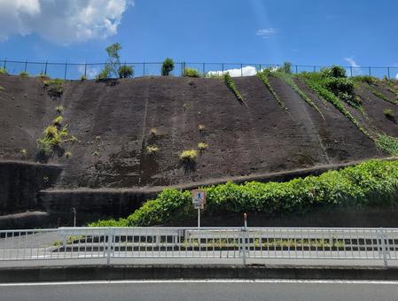 歩道沿いの法面 人工,斜面,法面の写真素材