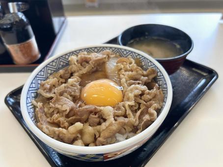 牛丼と生卵 牛丼と生卵 牛丼,丼,牛肉の写真素材