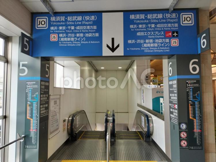 大船駅　横須賀線上りホーム入口 駅入り口,駅舎,大船駅の写真素材