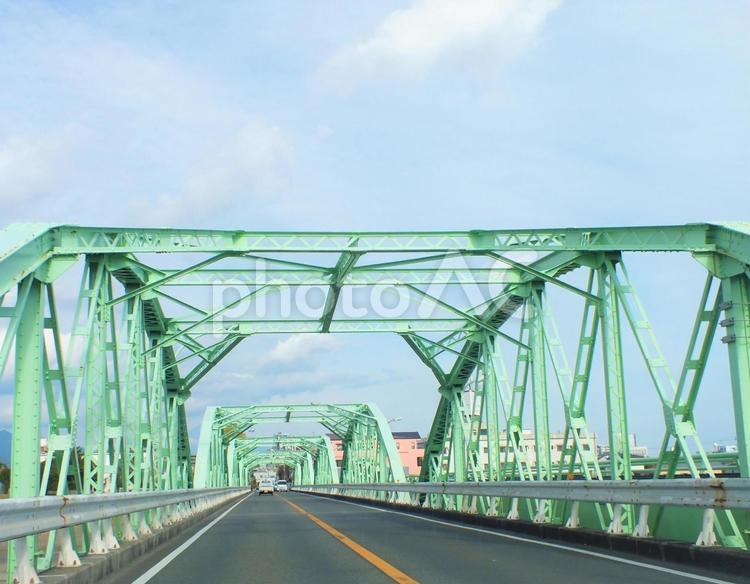 グリーンのアーチが美しい安倍川橋 橋,鉄橋,安倍川橋の写真素材