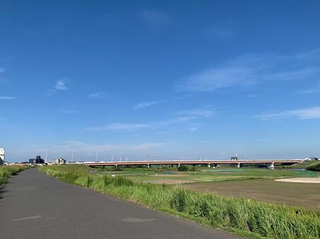 河川敷の空 河川敷の空の写真