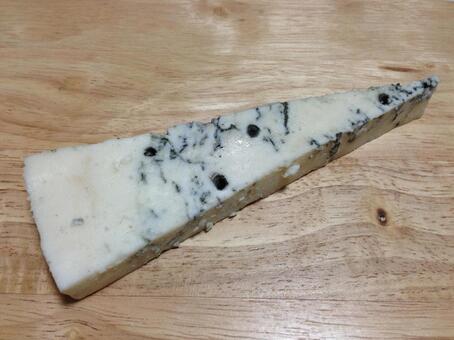 仏産青カビチーズ・ゴルゴンゾーラピカンテ ゴルゴンゾーラ,ピカンテ,チーズの写真素材