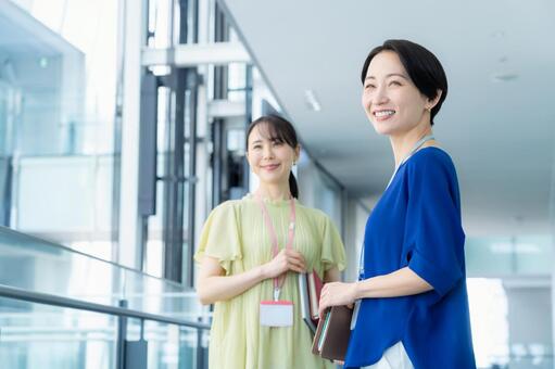 オフィスで仕事をするビジネスウーマン ビジネス,会議,ビジネスウーマンの写真素材