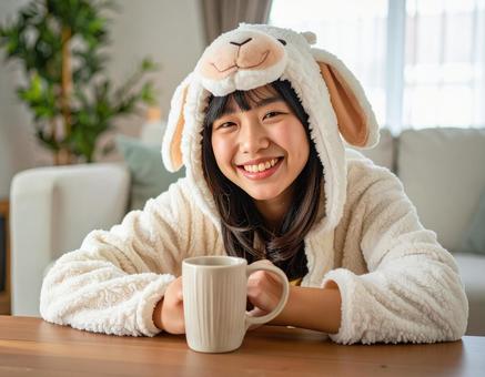 未年フォト・羊子さんカフェオレを飲む 未年フォト・羊子さんカフェオレを飲むの写真