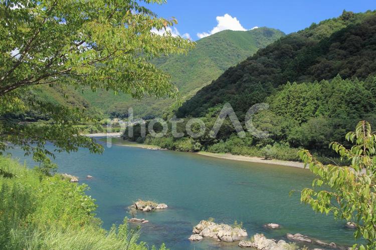 高知県四万十市江川崎から見た四万十川の風景 四万十川,川,清流の写真素材