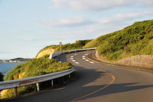 海辺を走る道路 海辺を走る道路 海辺,道路,カーブの写真素材
