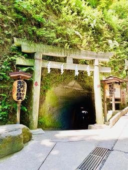 鎌倉の銭洗弁天の鳥居 鎌倉,銭洗弁天,鎌倉市の写真素材