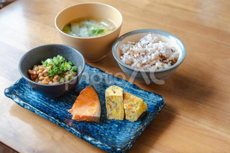和朝食の定番メニュー 和朝食,朝食,納豆の写真素材