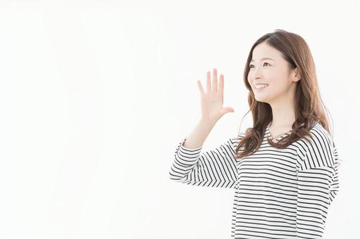応援する女性 応援する女性の写真