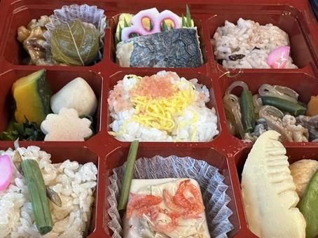 春のいろどり弁当 春のいろどり弁当の写真