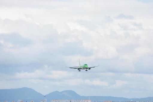 午後の暖かい光に包まれた出雲空港 午後の暖かい光に包まれた出雲空港の写真
