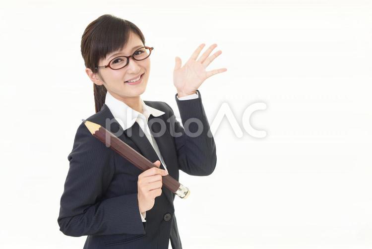 鉛筆を持つ笑顔の女性教師 女性,女,教師の写真素材