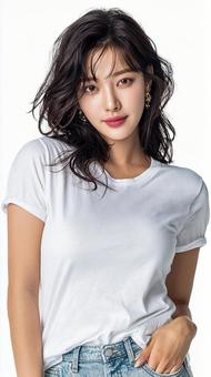 白いTシャツのカジュアル美人 白いTシャツのカジュアル美人の写真