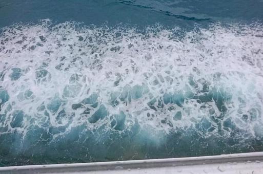 船から見下ろす海 船から見下ろす海 海,船,波の写真素材
