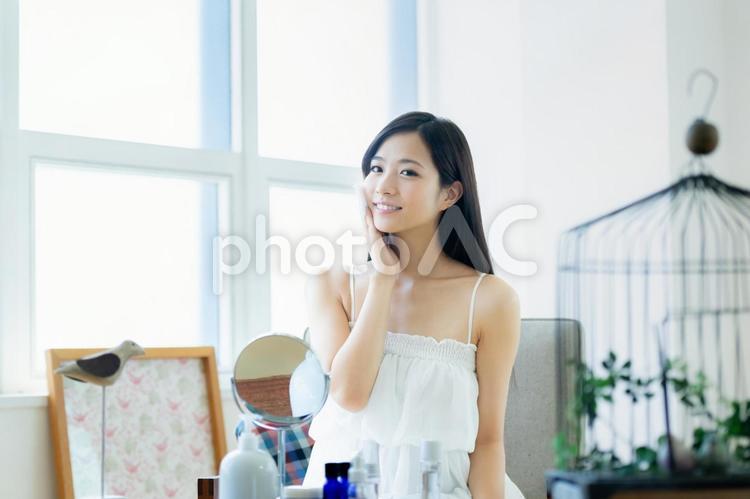 若い女性の美容イメージ 笑顔,スキンケア,美容の写真素材