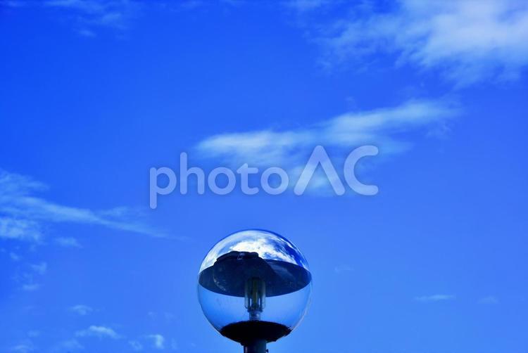 空　街灯と流れる雲 空,イメージ,背景の写真素材