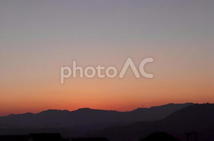 山間の夕暮れ② サンセット,夕暮れ,夕方の写真素材