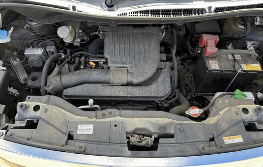 エンジンルーム エンジンルーム,エンジン,ボンネットの写真素材