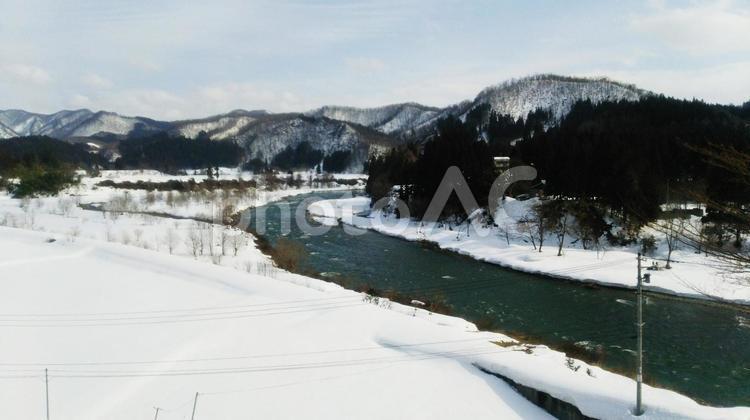 冬の山、川、林 冬,雪,山の写真素材