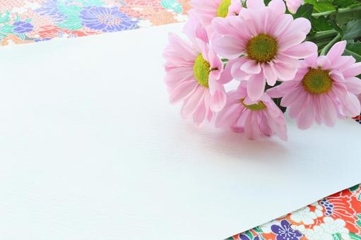 かわいい小菊と千代紙の和風フレーム　１ 秋,花,フレームの写真素材