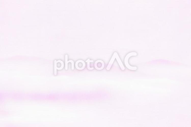 背景素材・淡いピンクの山並みと雲のボカシ模様 背景素材,背景,素材の写真素材