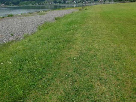 湖前の広がる広場 湖前の広がる広場の写真