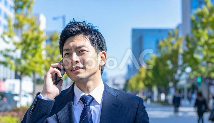 爽やかな印象のビジネスマン男性 男性,ビジネス,街の写真素材